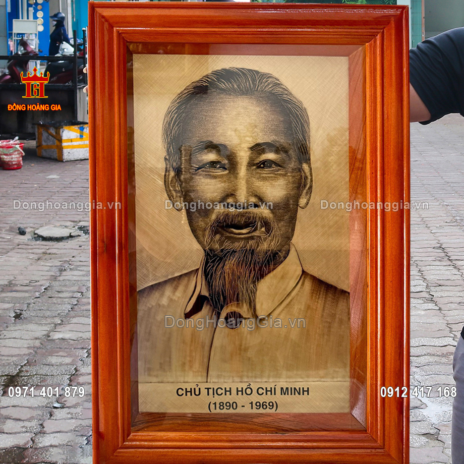 Từng đường nét của Bác Hồ được nghệ nhân khắc hoạ chân thực và giàu giá trị nghệ thuật